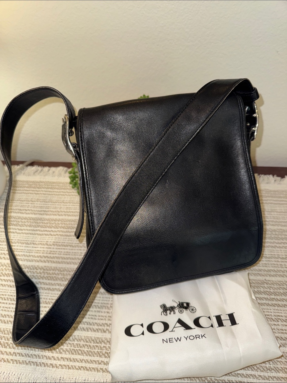 Coach Leather Slim Messenger Bag 🖤